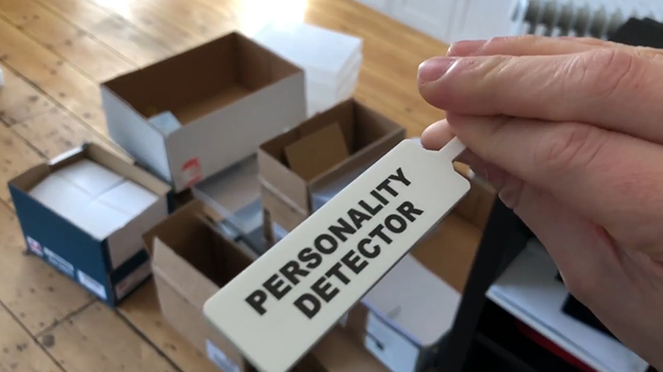 The Great Personality Detector Paddle  by MagicWorld and Ian White - Trick